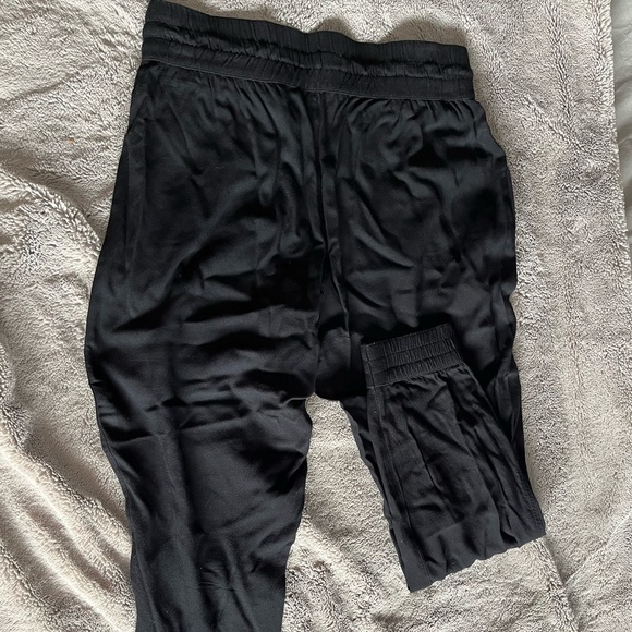 Aritzia (TNA) Fashion Joggers - Picture 4 of 4